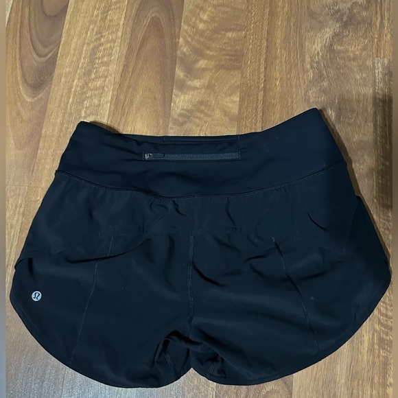Lululemon short Speed Up mid rise - Picture 2 of 4